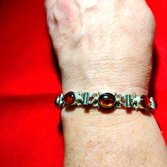 Vintage Sterling Silver and Genuine Amber Bracelet. - Picture 6 of 11